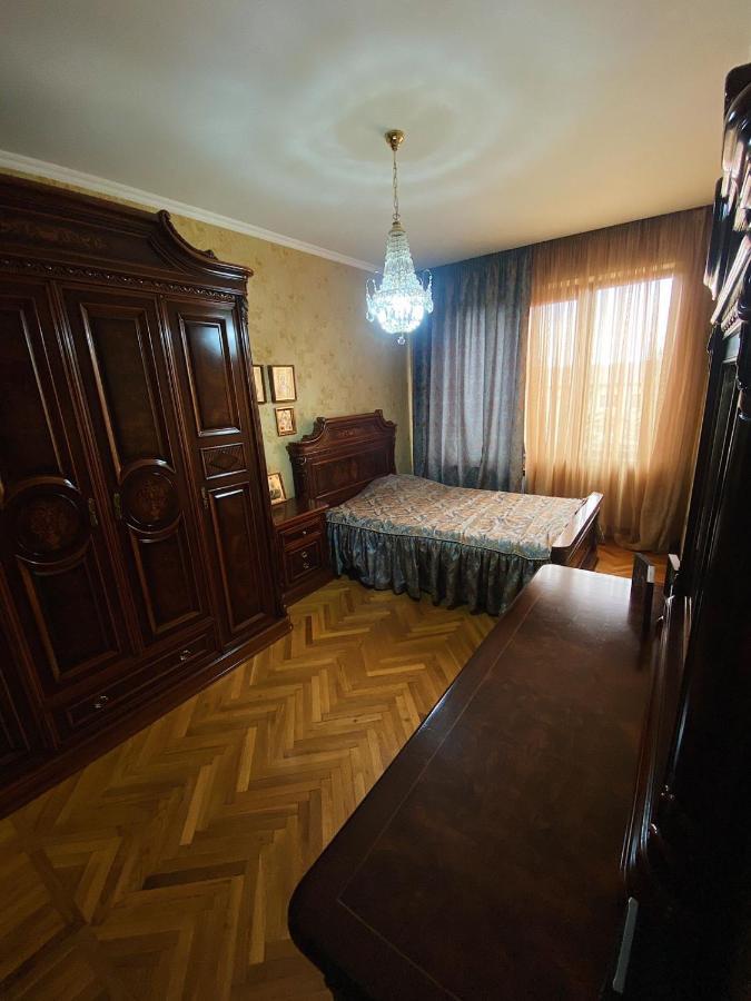 Большая Четырехкомнатная Квартира С Двумя Балконами У Моря В Центре Сухума,В Абхазии Sukhumi Bagian luar foto