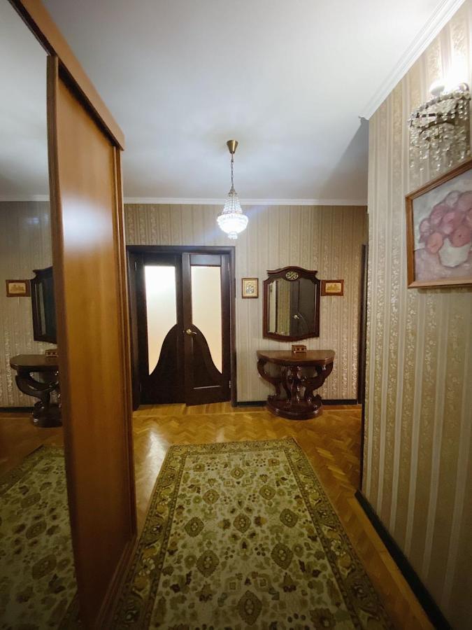 Большая Четырехкомнатная Квартира С Двумя Балконами У Моря В Центре Сухума,В Абхазии Sukhumi Bagian luar foto